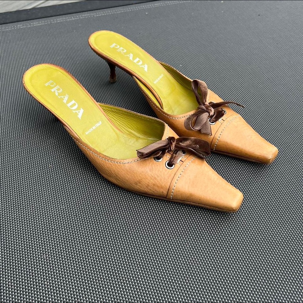 VINTAGE PRADA GORGEOUS LEATHER MULES! Size 37.5